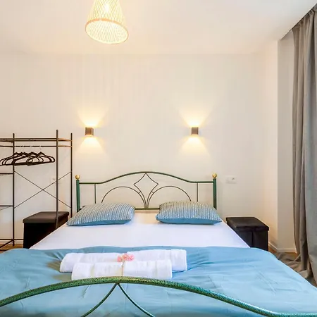 Ereva Seaside 1 Bedroom Modern דירה