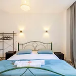Ereva Seaside 1 Bedroom Modern アパート