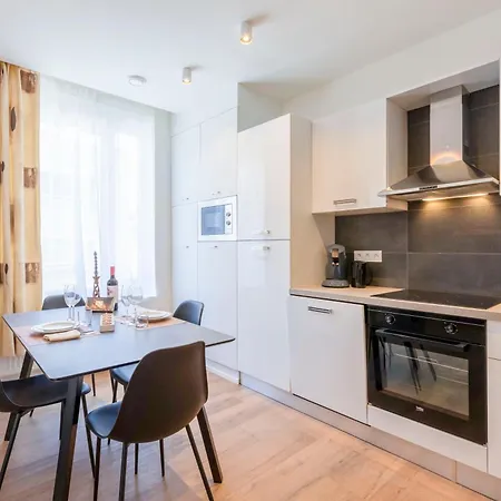 アパート Ereva Seaside 1 Bedroom Modern