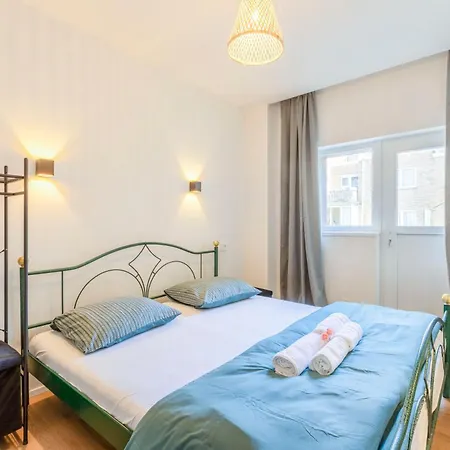 Ereva Seaside 1 Bedroom Modern Διαμέρισμα
